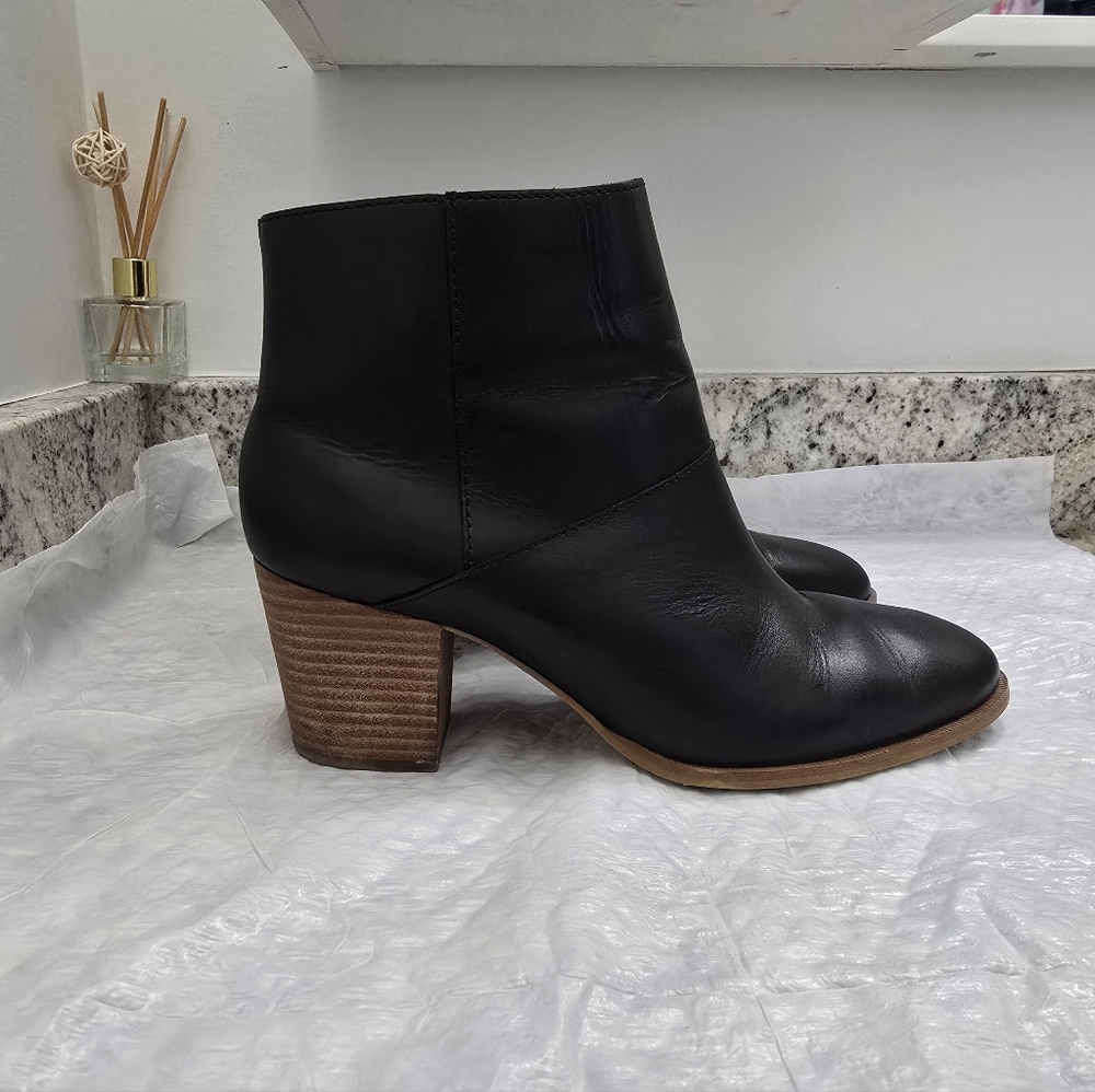 Madewell booties Sz 10, pre-owned in good condition, black, ankle boots